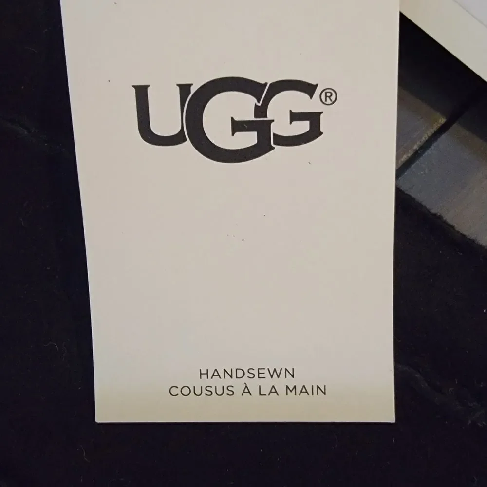 UGG Classic Perforated Genuine Dyed Shearling Gloves Black NEW with tag sz large